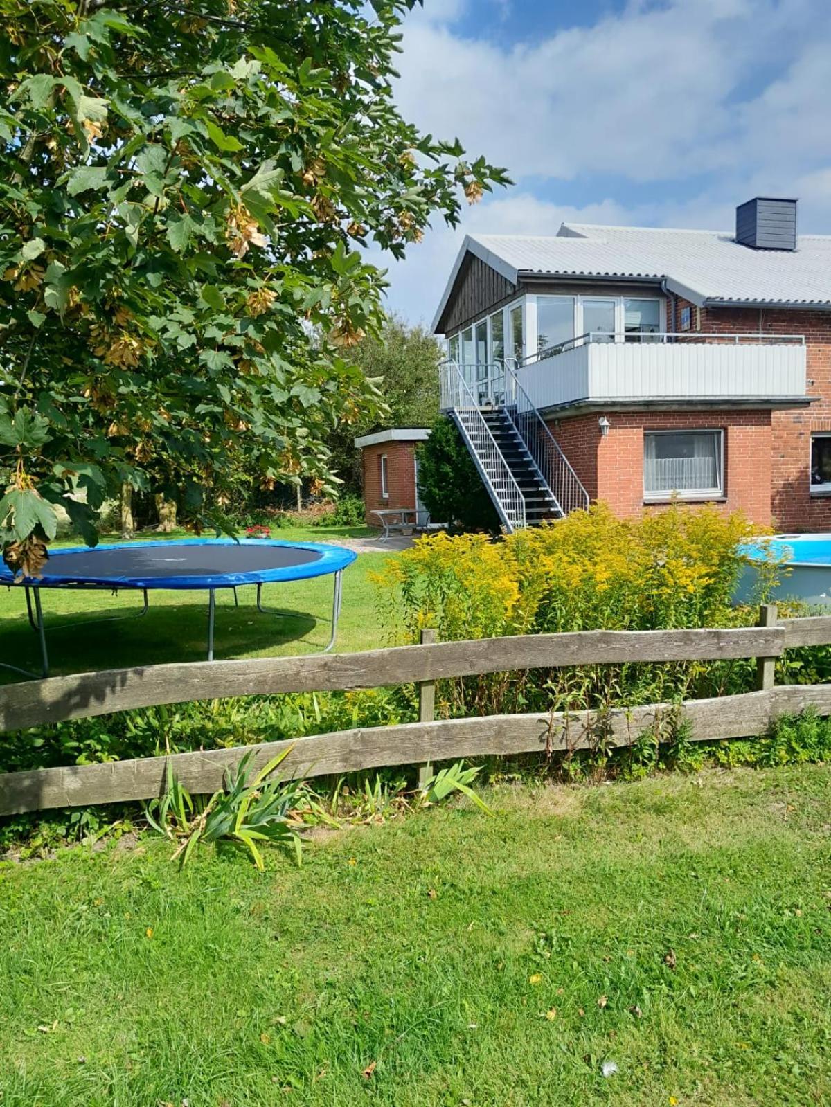 Ferienwohnung Ferienhof Annies Hedwigenkoog Exterior foto